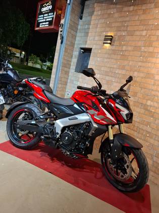 BAJAJ DOMINAR NS200 